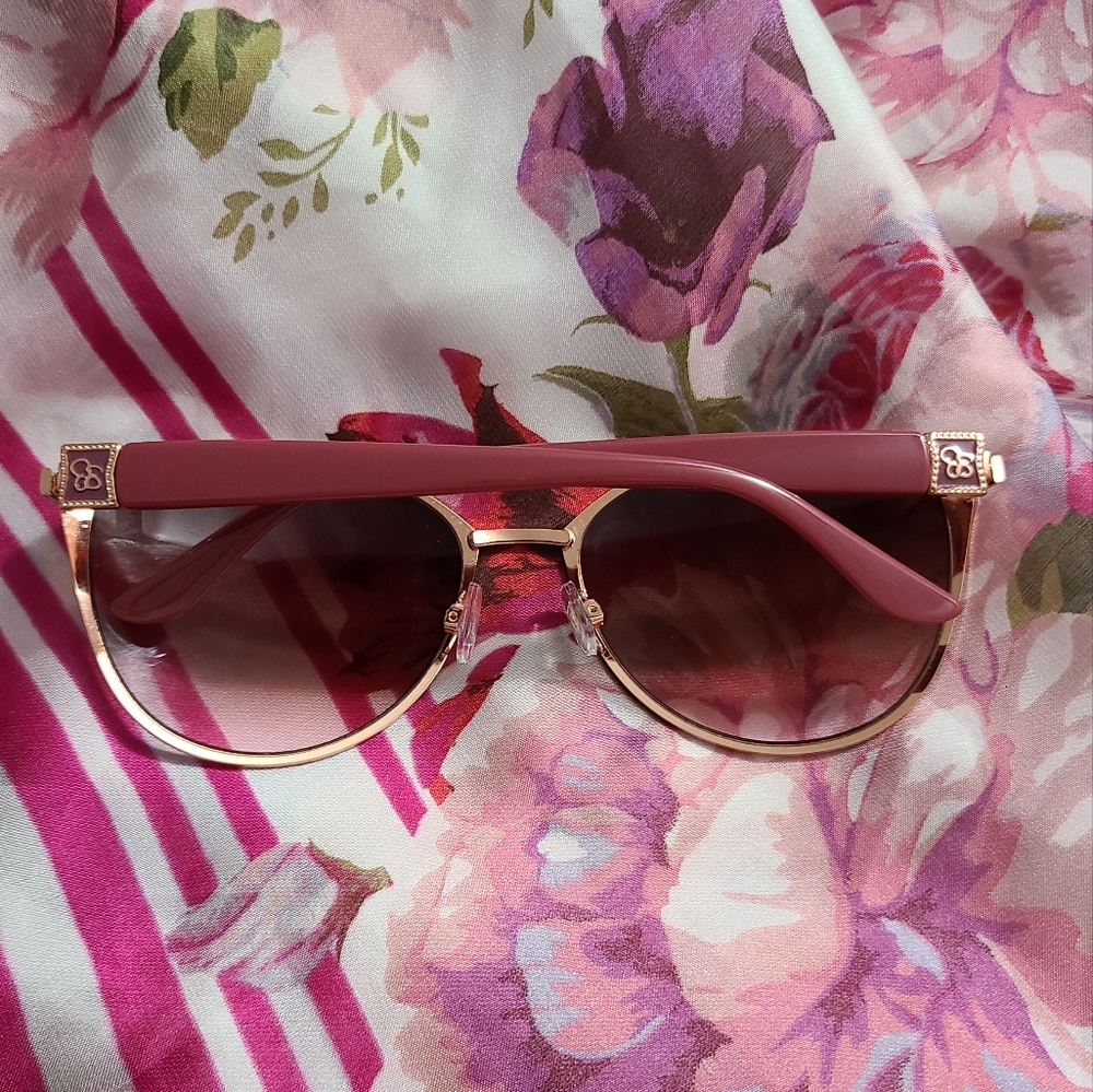 Jessica Simpson Sunglasses - Picture 3 of 4